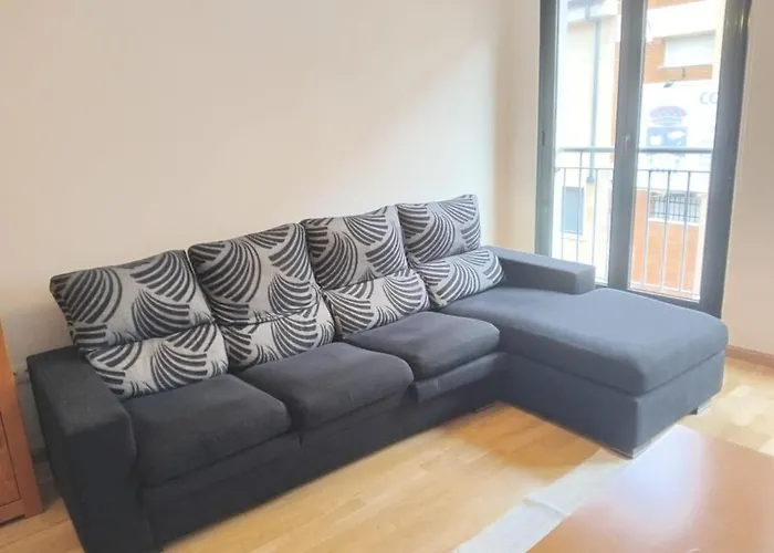 4 Personas Con Garaje 아파트