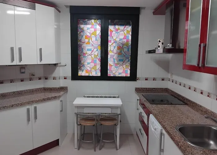 4 Personas Con Garaje 아파트